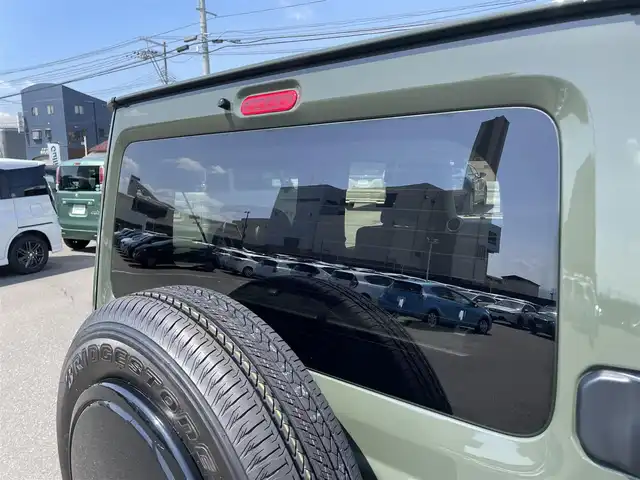 スズキ ジムニー XC 山形県 2023(令5)年 1.4万km ジャングルグリーン 4WD/衝突軽減ブレーキ/レーンアシスト/メモリナビ/　【CD DVD SD USB BT】/フルセグTV/バックカメラ/ETC/ドライブレコーダー/ステアリングスイッチ/クルーズコントロール/シートヒーター/ミラーヒーター/LEDライト/フォグランプ/ウィンカーミラー/純正フロアマット/ドアバイザー/スペアキーあり