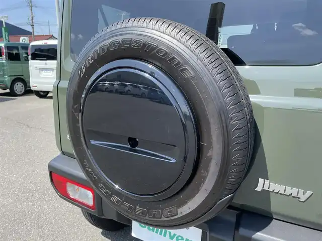 スズキ ジムニー XC 山形県 2023(令5)年 1.4万km ジャングルグリーン 4WD/衝突軽減ブレーキ/レーンアシスト/メモリナビ/　【CD DVD SD USB BT】/フルセグTV/バックカメラ/ETC/ドライブレコーダー/ステアリングスイッチ/クルーズコントロール/シートヒーター/ミラーヒーター/LEDライト/フォグランプ/ウィンカーミラー/純正フロアマット/ドアバイザー/スペアキーあり