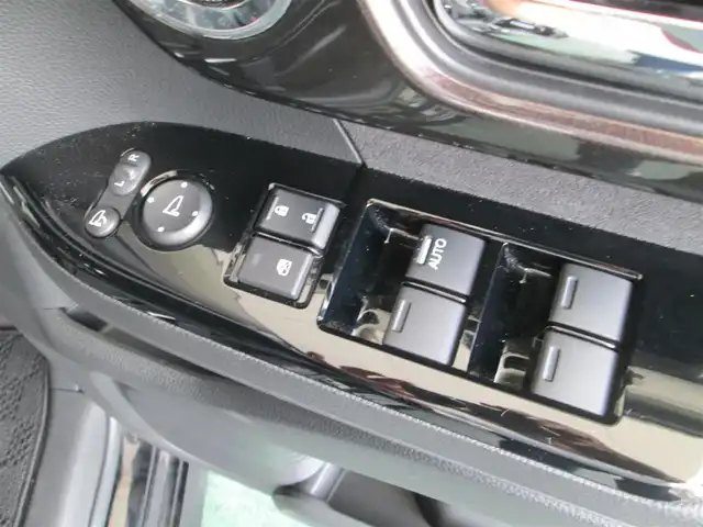 ホンダ Ｎ ＢＯＸ カスタム G L ターボ ホンダセンシング 千葉県 2019(平31)年 1.5万km クリスタルブラックパール ワンオーナー/純正SDナビ、フルセグTV/バックカメラ/オーディオ【BT/CD/USB/iPod/AUX】/両側パワースライドドア/ホンダセンシング/LEDヘッドライト&LEDフォグ/ブラック塗装+切削15インチ純正アルミホイール/追従型クルーズコントロール/チップアップシート/ドライブレコーダー/レーンキープアシスト/横滑り防止装置/ビルトインETC/保証書/取扱説明書/スペアキー