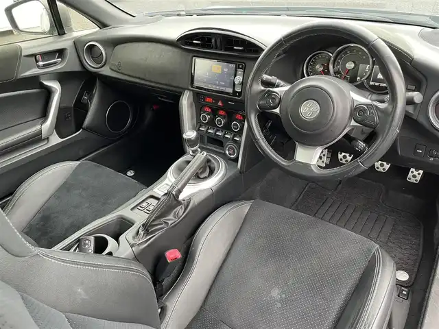 トヨタ ８６ GT 熊本県 2017(平29)年 5.2万km アズライトブルー 社外ナビ　BT/CD/DVD/SD/AM/FM/・フルセグTV/バックカメラ/TRDエアロ/RAYSアルミホイール/6速MT/ABS/横滑り防止/ドラレコ/プッシュスタート/・スマートキー/・スペアキー×１/革巻きステアリング/・ステアリングリモコン/・クルーズコントロール/オートライト/純正フロアマット