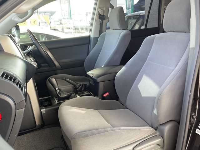 トヨタ ランドクルーザー プラド TX 愛知県 2013(平25)年 17.3万km ブラック ワンオーナー/社外メモリナビ/【フルセグ・DVD再生可・CD・Bluetooth】/バックカメラ/ETC/４WD/横滑り防止機能/プッシュスタート/スマートキー/スペアキーあり/電動格納ミラー/ウィンカーミラー/純正フロアマット/ドアバイザー/新車保証書/取扱説明書