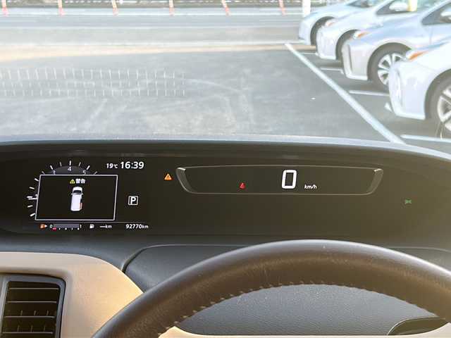 日産 セレナ ハイウェイスター G 佐賀県 2016(平28)年 9.3万km ブリリアントホワイトパール 純正フリップダウンモニター/純正９型ナビ　/アラウンドビューモニター　/両側パワースライドドア　/プロパイロット　/コーナーセンサー　/エマージェンシーブレーキ　/ＬＤＷ　/スマートルームミラー/電動パーキングブレーキ/オートブレーキホールド/ステアリングリモコン/インテリジェントキー/プッシュスタート/LEDヘッドライト/純正アルミホイール