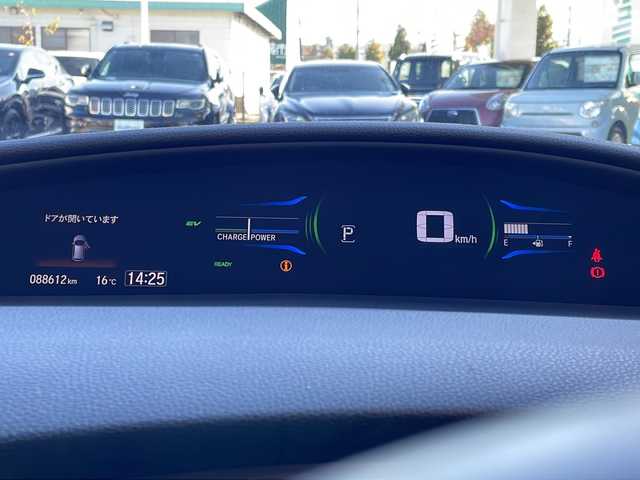 ホンダ ジェイド ハイブリッド X 愛媛県 2015(平27)年 8.9万km プレミアムディープロッソパール 純正ナビ/バックカメラ/ETC/ワンセグテレビ/Bluetooth接続/ワンオーナー/純正フロアマット/３列シート/ドライブレコーダー/ハーフレザーシート/レーンキープアシスト/衝突被害軽減システム/２列目エアコン/アイドリングストップ/純正アルミホイール/スマートキー/オートライト