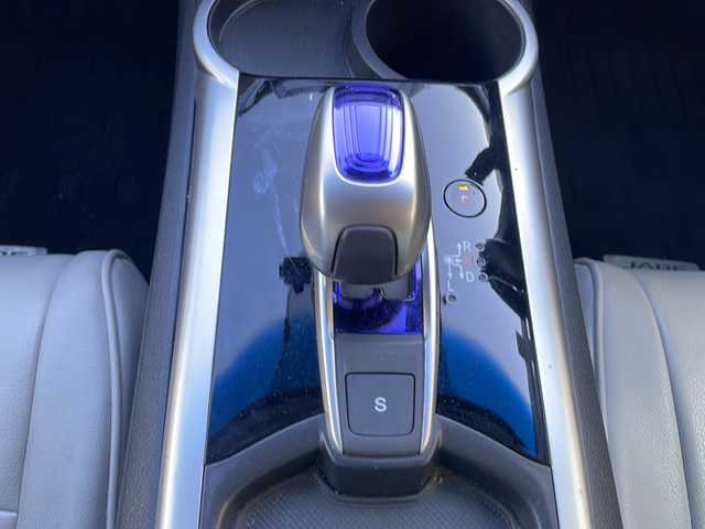 ホンダ ジェイド ハイブリッド X 愛媛県 2015(平27)年 8.9万km プレミアムディープロッソパール 純正ナビ/バックカメラ/ETC/ワンセグテレビ/Bluetooth接続/ワンオーナー/純正フロアマット/３列シート/ドライブレコーダー/ハーフレザーシート/レーンキープアシスト/衝突被害軽減システム/２列目エアコン/アイドリングストップ/純正アルミホイール/スマートキー/オートライト