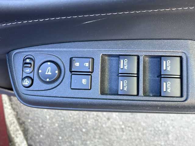 ホンダ ジェイド ハイブリッド X 愛媛県 2015(平27)年 8.9万km プレミアムディープロッソパール 純正ナビ/バックカメラ/ETC/ワンセグテレビ/Bluetooth接続/ワンオーナー/純正フロアマット/３列シート/ドライブレコーダー/ハーフレザーシート/レーンキープアシスト/衝突被害軽減システム/２列目エアコン/アイドリングストップ/純正アルミホイール/スマートキー/オートライト