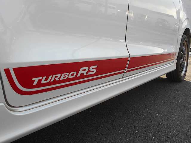 スズキ アルト ターボRS 栃木県 2016(平28)年 2.3万km パールホワイト ワンオーナー /4WD・ターボ/レーダーブレーキサポート/社外メモリーナビ・ワンセグTV/    (MDV-D303)/プッシュスタート/スマートキー/前席シートヒーター/アイドリングストップ/純正15インチアルミホイール/HIDヘッドライト/フォグランプ/オートライト/ウインカーミラー/革巻きステアリング/ステアリングスイッチ/マニュアルモード/パドルシフト/Wエアバッグ/ABS/新車保証書/取扱説明書