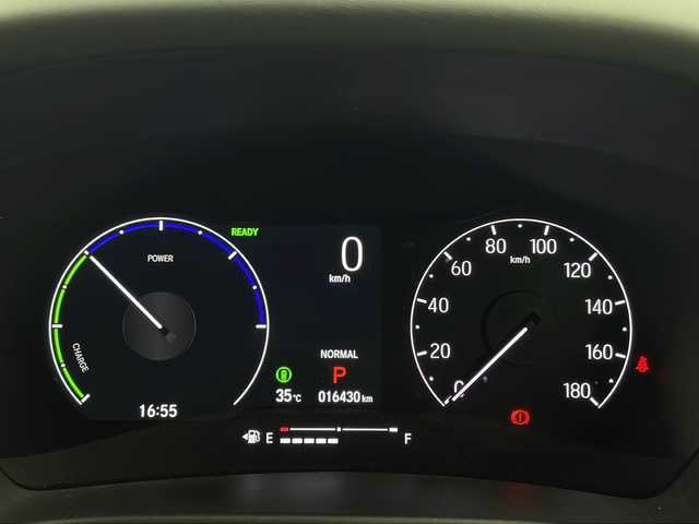 ホンダ ヴェゼル ハイブリッド e:HEV Z 栃木県 2023(令5)年 1.7万km プラチナホワイトパール 純正ナビ/（フルセグTV/FM・AM/BT）/バックカメラ/全方位カメラ/ドライブレコーダー/ホンダセンシング/・クルーズコントロール/・レーンキープアシスト/・誤発進抑制機能/・ブラインドストップモニター/・衝突被害軽減装置/ダウンヒルアシストコントロール/横滑り防止装置/パドルシフト/ETC2.0/電動リアゲート/電動格納ミラー/ステアリングヒーター/前席シートヒーター/革巻きステアリング/ステアリングリモコン/社外１６インチAW