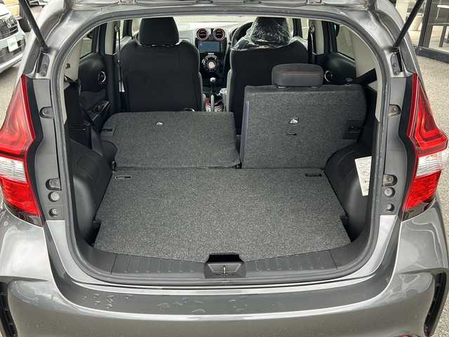 日産 ノート ニスモS 大阪府 2014(平26)年 7万km グレー ５速ＭＴ　社外ナビ　ＣＤ　ＤＶＤ　ＢＴ　フルセグＴＶ　バックカメラ　ＥＴＣ　スマートキー　電動格納ミラー　ＬＥＤオートライト