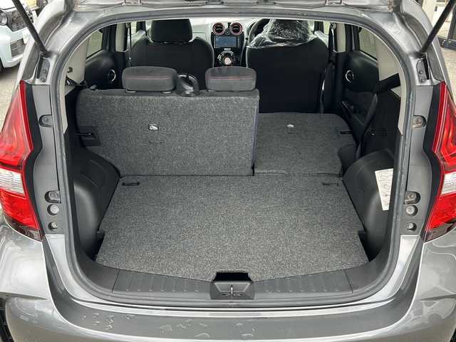 日産 ノート ニスモS 大阪府 2014(平26)年 7万km グレー ５速ＭＴ　社外ナビ　ＣＤ　ＤＶＤ　ＢＴ　フルセグＴＶ　バックカメラ　ＥＴＣ　スマートキー　電動格納ミラー　ＬＥＤオートライト