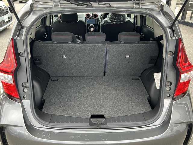 日産 ノート ニスモS 大阪府 2014(平26)年 7万km グレー ５速ＭＴ　社外ナビ　ＣＤ　ＤＶＤ　ＢＴ　フルセグＴＶ　バックカメラ　ＥＴＣ　スマートキー　電動格納ミラー　ＬＥＤオートライト