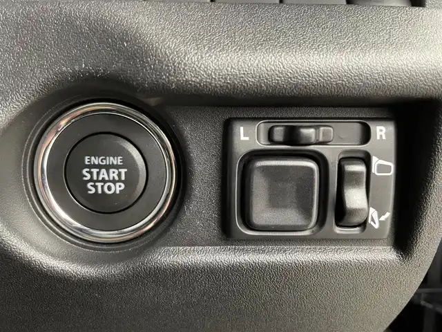 スズキ ジムニー ノマド FC 富山県 2025(令7)年 0.4万km 黒 社外9型ナビ（AM/FM/DVD/BT/フルセグ）/バックカメラ/ドライブレコーダー/ETC/D/N席シートヒーター/衝突被害軽減システム/レーダークルーズコントロール/レーンキープアシスト/コーナーセンサー/横滑り防止装置/アイドリングストップ/純正アルミホイール/純正フロアマット/ミラーヒーター/オートLEDライト/フォグライト/革巻きステアリング/ステアリングスイッチ/スマートキー/スペアキー