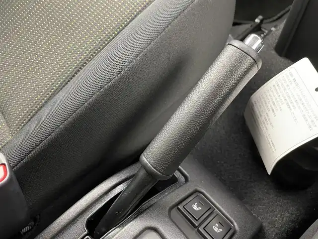 スズキ ジムニー ノマド FC 富山県 2025(令7)年 0.4万km 黒 社外9型ナビ（AM/FM/DVD/BT/フルセグ）/バックカメラ/ドライブレコーダー/ETC/D/N席シートヒーター/衝突被害軽減システム/レーダークルーズコントロール/レーンキープアシスト/コーナーセンサー/横滑り防止装置/アイドリングストップ/純正アルミホイール/純正フロアマット/ミラーヒーター/オートLEDライト/フォグライト/革巻きステアリング/ステアリングスイッチ/スマートキー/スペアキー