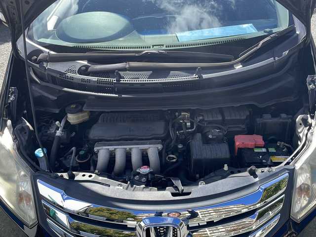 ホンダ フリード Gエアロ 大阪府 2013(平25)年 7.8万km プレミアムスパークルブラックパール 純正メモリナビ/・AM/FM/CD/DVD/Bluetooth/・フルセグテレビ/フリップダウンモニター/バックカメラ/ビルトインETC/横滑り防止装置/盗難防止装置/片側パワースライド/ハロゲンヘッドライト/オートライト/オートエアコン/スマートキー×2/ステアリングリモコン/純正15インチアルミホイール/12V充電器/USBジャック/純正フロアマット/ドアバイザー/保証書/取扱説明書