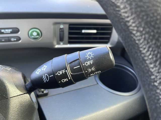 ホンダ フリード Gエアロ 大阪府 2013(平25)年 7.8万km プレミアムスパークルブラックパール 純正メモリナビ/・AM/FM/CD/DVD/Bluetooth/・フルセグテレビ/フリップダウンモニター/バックカメラ/ビルトインETC/横滑り防止装置/盗難防止装置/片側パワースライド/ハロゲンヘッドライト/オートライト/オートエアコン/スマートキー×2/ステアリングリモコン/純正15インチアルミホイール/12V充電器/USBジャック/純正フロアマット/ドアバイザー/保証書/取扱説明書