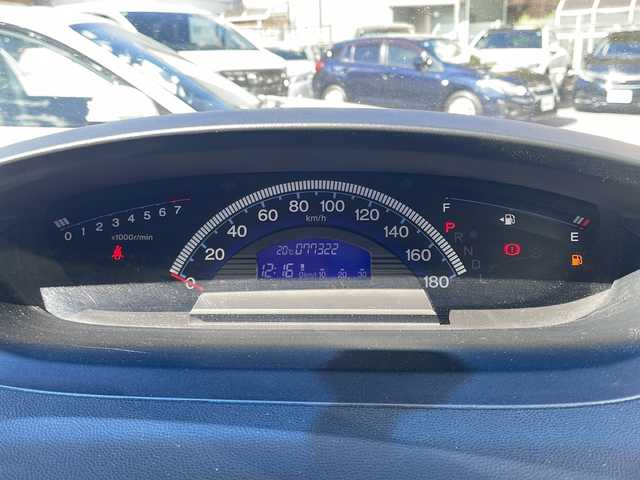 ホンダ フリード Gエアロ 大阪府 2013(平25)年 7.8万km プレミアムスパークルブラックパール 純正メモリナビ/・AM/FM/CD/DVD/Bluetooth/・フルセグテレビ/フリップダウンモニター/バックカメラ/ビルトインETC/横滑り防止装置/盗難防止装置/片側パワースライド/ハロゲンヘッドライト/オートライト/オートエアコン/スマートキー×2/ステアリングリモコン/純正15インチアルミホイール/12V充電器/USBジャック/純正フロアマット/ドアバイザー/保証書/取扱説明書