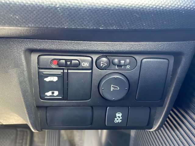 ホンダ フリード Gエアロ 大阪府 2013(平25)年 7.8万km プレミアムスパークルブラックパール 純正メモリナビ/・AM/FM/CD/DVD/Bluetooth/・フルセグテレビ/フリップダウンモニター/バックカメラ/ビルトインETC/横滑り防止装置/盗難防止装置/片側パワースライド/ハロゲンヘッドライト/オートライト/オートエアコン/スマートキー×2/ステアリングリモコン/純正15インチアルミホイール/12V充電器/USBジャック/純正フロアマット/ドアバイザー/保証書/取扱説明書