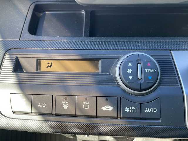 ホンダ フリード Gエアロ 大阪府 2013(平25)年 7.8万km プレミアムスパークルブラックパール 純正メモリナビ/・AM/FM/CD/DVD/Bluetooth/・フルセグテレビ/フリップダウンモニター/バックカメラ/ビルトインETC/横滑り防止装置/盗難防止装置/片側パワースライド/ハロゲンヘッドライト/オートライト/オートエアコン/スマートキー×2/ステアリングリモコン/純正15インチアルミホイール/12V充電器/USBジャック/純正フロアマット/ドアバイザー/保証書/取扱説明書