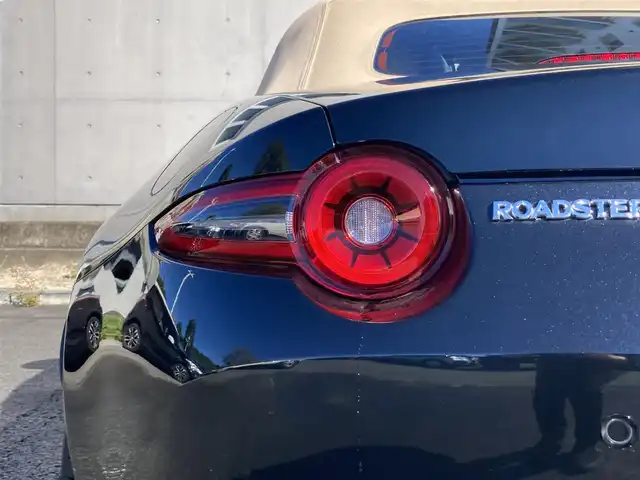 マツダ ロードスター S レザーパッケージ Vセレクション 静岡県 2024(令6)年 0.8万km ジェットブラックマイカ i-ACTIVESENSE/純正8.8インチディスプレイ/　AM FM　Bluetooth アレクサ スマホ連携/タンレザーシート/ベージュ幌/バックカメラ/ETC/ドライブレコーダー/LEDオートヘッドライト/レーダークルーズコントロール/6速MT/スマートキー×2本/純正16インチアルミホイール/社外マフラー/アシンメトリックLSD/ダイナミックスタビリティコントロールトラック/BOSEサウンド