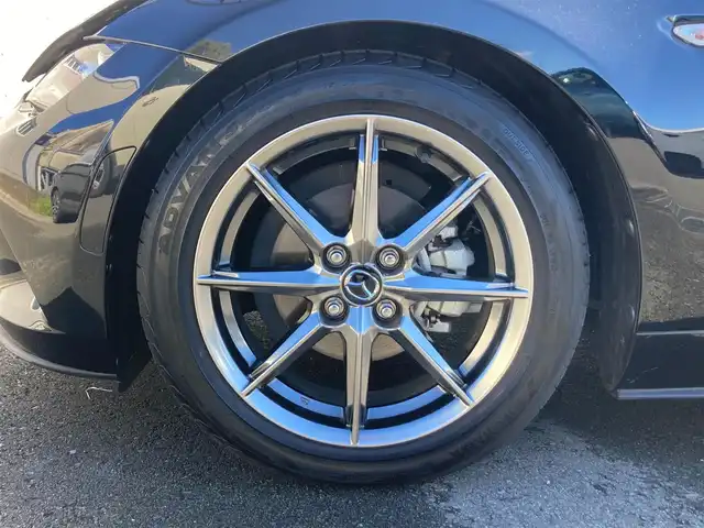 マツダ ロードスター S レザーパッケージ Vセレクション 静岡県 2024(令6)年 0.8万km ジェットブラックマイカ i-ACTIVESENSE/純正8.8インチディスプレイ/　AM FM　Bluetooth アレクサ スマホ連携/タンレザーシート/ベージュ幌/バックカメラ/ETC/ドライブレコーダー/LEDオートヘッドライト/レーダークルーズコントロール/6速MT/スマートキー×2本/純正16インチアルミホイール/社外マフラー/アシンメトリックLSD/ダイナミックスタビリティコントロールトラック/BOSEサウンド