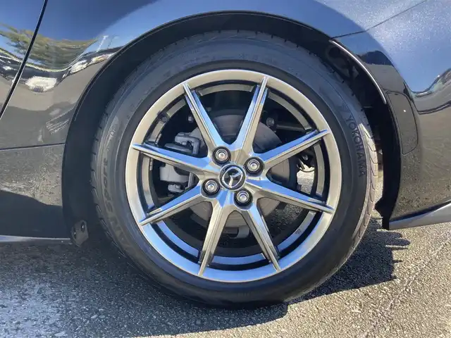 マツダ ロードスター S レザーパッケージ Vセレクション 静岡県 2024(令6)年 0.8万km ジェットブラックマイカ i-ACTIVESENSE/純正8.8インチディスプレイ/　AM FM　Bluetooth アレクサ スマホ連携/タンレザーシート/ベージュ幌/バックカメラ/ETC/ドライブレコーダー/LEDオートヘッドライト/レーダークルーズコントロール/6速MT/スマートキー×2本/純正16インチアルミホイール/社外マフラー/アシンメトリックLSD/ダイナミックスタビリティコントロールトラック/BOSEサウンド