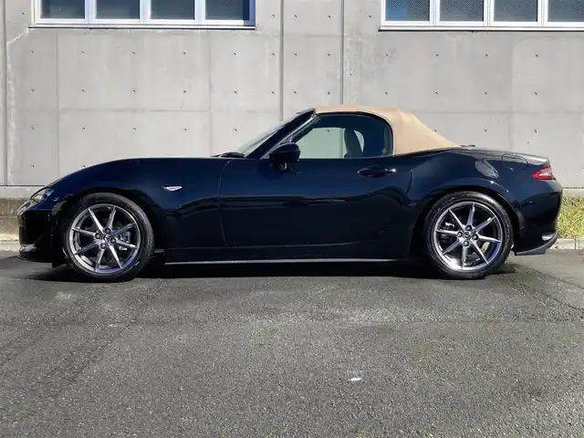 マツダ ロードスター S レザーパッケージ Vセレクション 静岡県 2024(令6)年 0.8万km ジェットブラックマイカ i-ACTIVESENSE/純正8.8インチディスプレイ/　AM FM　Bluetooth アレクサ スマホ連携/タンレザーシート/ベージュ幌/バックカメラ/ETC/ドライブレコーダー/LEDオートヘッドライト/レーダークルーズコントロール/6速MT/スマートキー×2本/純正16インチアルミホイール/社外マフラー/アシンメトリックLSD/ダイナミックスタビリティコントロールトラック/BOSEサウンド