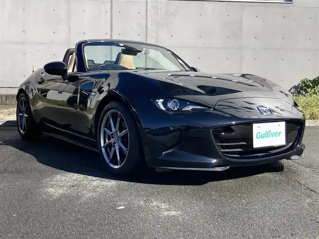 マツダ ロードスター S レザーパッケージ Vセレクション 静岡県 2024(令6)年 0.8万km ジェットブラックマイカ i-ACTIVESENSE/純正8.8インチディスプレイ/　AM FM　Bluetooth アレクサ スマホ連携/タンレザーシート/ベージュ幌/バックカメラ/ETC/ドライブレコーダー/LEDオートヘッドライト/レーダークルーズコントロール/6速MT/スマートキー×2本/純正16インチアルミホイール/社外マフラー/アシンメトリックLSD/ダイナミックスタビリティコントロールトラック/BOSEサウンド
