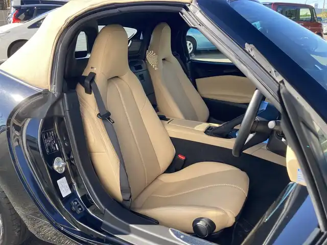 マツダ ロードスター S レザーパッケージ Vセレクション 静岡県 2024(令6)年 0.8万km ジェットブラックマイカ i-ACTIVESENSE/純正8.8インチディスプレイ/　AM FM　Bluetooth アレクサ スマホ連携/タンレザーシート/ベージュ幌/バックカメラ/ETC/ドライブレコーダー/LEDオートヘッドライト/レーダークルーズコントロール/6速MT/スマートキー×2本/純正16インチアルミホイール/社外マフラー/アシンメトリックLSD/ダイナミックスタビリティコントロールトラック/BOSEサウンド
