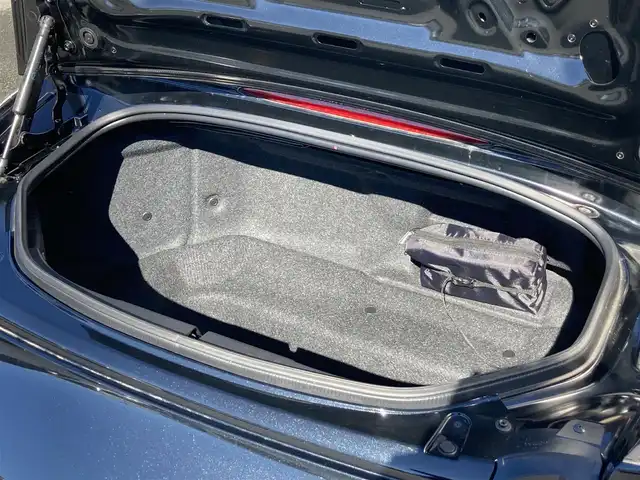 マツダ ロードスター S レザーパッケージ Vセレクション 静岡県 2024(令6)年 0.8万km ジェットブラックマイカ i-ACTIVESENSE/純正8.8インチディスプレイ/　AM FM　Bluetooth アレクサ スマホ連携/タンレザーシート/ベージュ幌/バックカメラ/ETC/ドライブレコーダー/LEDオートヘッドライト/レーダークルーズコントロール/6速MT/スマートキー×2本/純正16インチアルミホイール/社外マフラー/アシンメトリックLSD/ダイナミックスタビリティコントロールトラック/BOSEサウンド