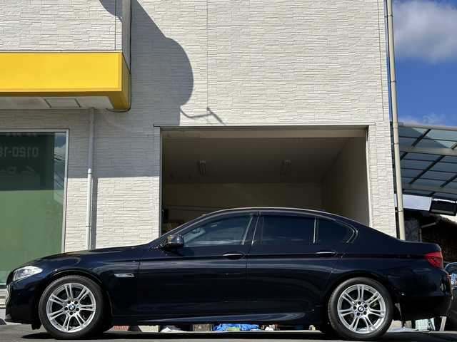 ＢＭＷ ５３５ｉ Mスポーツ 大分県 2012(平24)年 8.9万km カーボンブラックM ブラックレザーシート/サンルーフ/純正18インチアルミホイール/純正フロアマット/純正メーカーナビ/フルセグTV/Bluetooth/DVD/TVキャンセラー/純正ETC/社外ドラレコ/オートライト/前後フォグランプ/革巻きステアリング/ステアリングリモコン/パドルシフト/横滑り防止装置/コーナーセンサー/シートヒーター/D・N席パワーシート/バックカメラ/クルーズコントロール/保証書/取扱説明書