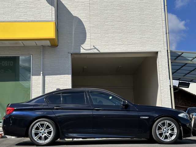 ＢＭＷ ５３５ｉ Mスポーツ 大分県 2012(平24)年 8.9万km カーボンブラックM ブラックレザーシート/サンルーフ/純正18インチアルミホイール/純正フロアマット/純正メーカーナビ/フルセグTV/Bluetooth/DVD/TVキャンセラー/純正ETC/社外ドラレコ/オートライト/前後フォグランプ/革巻きステアリング/ステアリングリモコン/パドルシフト/横滑り防止装置/コーナーセンサー/シートヒーター/D・N席パワーシート/バックカメラ/クルーズコントロール/保証書/取扱説明書