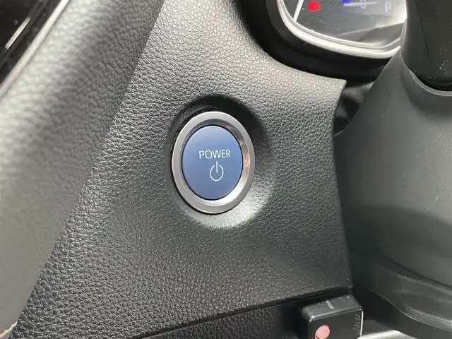 トヨタ カローラツーリング ハイブリッド ダブルバイビー 青森県 2021(令3)年 1.9万km スパークリングブラックパールクリスタルシャイン ・ワンオーナー/・４ＷＤ/・純正ＳＤナビ/　AM/FM/DVD/CD/USB/Bluetooth/・フルセグＴＶ/・バックカメラ/・ビルトインＥＴＣ/・セーフティセンス（予防安全パッケージ）/・プリクラッシュセーフティ/・レーントレーシングアシスト/・全車速追従機能付レーダークルーズコントロール/・オートマチックハイビーム/・ロードサインアシスト/・ドライブスタートコントロール/・車両接近通報装置/・フォグランプ/・ドアバイザー/・純正フロアマット/・１７インチ夏タイヤ純正アルミホイール装着/・スペアキー/・取扱説明書