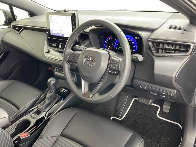 トヨタ カローラツーリング ハイブリッド ダブルバイビー 道央・札幌 2021(令3)年 1.9万km スパークリングブラックパールクリスタルシャイン ・ワンオーナー/・4WD/・純正ＳＤナビ&フルセグTV&DVD&CD&USB&BT/・バックカメラ/・セーフティセンス/・プリクラッシュセーフティ/・レーンキープアシスト/・レーダークルーズコントロール/・オートマチックハイビーム/・ロードサインアシスト/・ドライブスタートコントロール/・車両接近通報装置/・純正フロアマット/・ドアバイザー/・ビルトインETC/・LEDヘッドライト/・フォグランプ/・オートライト/。オートマチックハイビーム/・スマートキー/・スペアキー/・保証書/・取扱説明書
