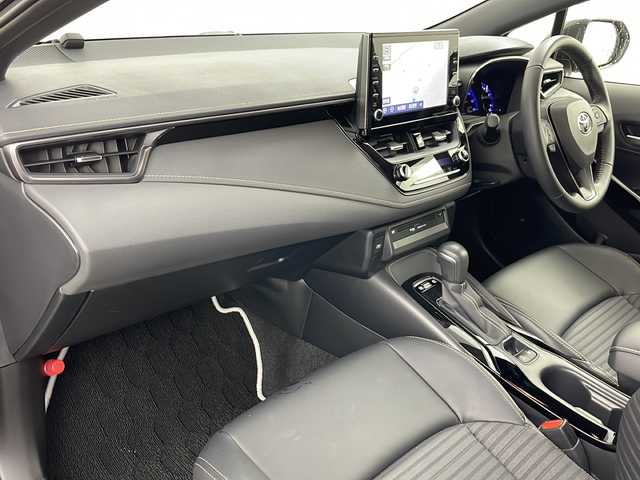 トヨタ カローラツーリング ハイブリッド ダブルバイビー 道央・札幌 2021(令3)年 1.9万km スパークリングブラックパールクリスタルシャイン ・ワンオーナー/・4WD/・純正ＳＤナビ&フルセグTV&DVD&CD&USB&BT/・バックカメラ/・セーフティセンス/・プリクラッシュセーフティ/・レーンキープアシスト/・レーダークルーズコントロール/・オートマチックハイビーム/・ロードサインアシスト/・ドライブスタートコントロール/・車両接近通報装置/・純正フロアマット/・ドアバイザー/・ビルトインETC/・LEDヘッドライト/・フォグランプ/・オートライト/。オートマチックハイビーム/・スマートキー/・スペアキー/・保証書/・取扱説明書