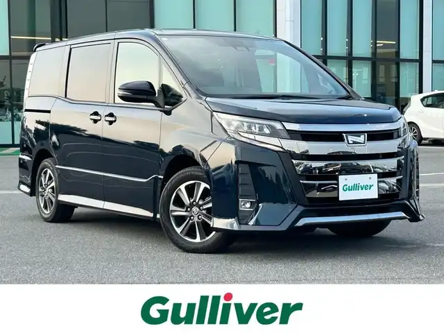 トヨタ ノア Si 奈良県 2019(平31)年 5.5万km ブラッキッシュアゲハガラスフレーク 純正１０インチナビ（NSZN-Z68T）/（フルセグ／ＢＴ／ＣＤ／ＤＶＤ）/純正12インチフリップダウンモニター（VRT-R68C）/クルーズコントロール/バックカメラ/前後コーナーセンサー/プリクラッシュセーフティ/レーンキープアシスト/両側パワースライドドア/後席サンシェード/ＥＴＣ２．０/前方ドライブレコーダー/純正16インチAW/保証書