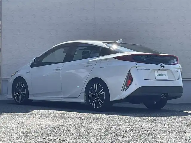 トヨタ プリウス ＰＨＶ A プレミアムナビパッケージ 大阪府 2020(令2)年 5.2万km プラチナホワイトパールマイカ ワンオーナー/TRDエアロ(F/S)/TRDマフラー/純正メモリナビ/BT/USB/AUX/TV/JBLサウンド/360度カメラ/パーキングアシスト/黒本革シート/D席パワーシート/D/N席シートヒーター/D/N席エアシート/ステアリングヒーター/追従機能付きクルーズコントロール/レーンキープアシスト/ブラインドスポットモニター/ヘッドアップディスプレイ/前後コーナーセンサー/LEDヘッドライト/フロントフォグ/オートハイビーム/純正フロアマット/社外17インチAW/スタッドレスタイヤ付社外AW有/AC100V充電/充電ケーブル付属/スペアキー/ETC2.0