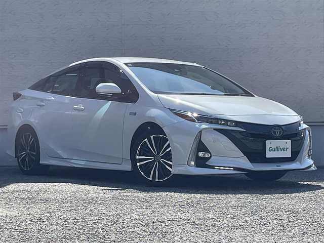 トヨタ プリウス ＰＨＶ A プレミアムナビパッケージ 大阪府 2020(令2)年 5.2万km プラチナホワイトパールマイカ ワンオーナー/TRDエアロ(F/S)/TRDマフラー/純正メモリナビ/BT/USB/AUX/TV/JBLサウンド/360度カメラ/パーキングアシスト/黒本革シート/D席パワーシート/D/N席シートヒーター/D/N席エアシート/ステアリングヒーター/追従機能付きクルーズコントロール/レーンキープアシスト/ブラインドスポットモニター/ヘッドアップディスプレイ/前後コーナーセンサー/LEDヘッドライト/フロントフォグ/オートハイビーム/純正フロアマット/社外17インチAW/スタッドレスタイヤ付社外AW有/AC100V充電/充電ケーブル付属/スペアキー/ETC2.0