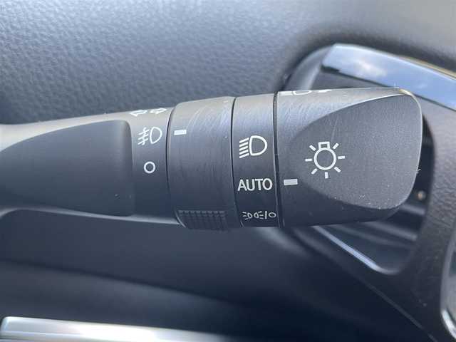 トヨタ プリウス ＰＨＶ A プレミアムナビパッケージ 大阪府 2020(令2)年 5.2万km プラチナホワイトパールマイカ ワンオーナー/TRDエアロ(F/S)/TRDマフラー/純正メモリナビ/BT/USB/AUX/TV/JBLサウンド/360度カメラ/パーキングアシスト/黒本革シート/D席パワーシート/D/N席シートヒーター/D/N席エアシート/ステアリングヒーター/追従機能付きクルーズコントロール/レーンキープアシスト/ブラインドスポットモニター/ヘッドアップディスプレイ/前後コーナーセンサー/LEDヘッドライト/フロントフォグ/オートハイビーム/純正フロアマット/社外17インチAW/スタッドレスタイヤ付社外AW有/AC100V充電/充電ケーブル付属/スペアキー/ETC2.0