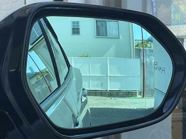 トヨタ プリウス ＰＨＶ A プレミアムナビパッケージ 大阪府 2020(令2)年 5.2万km プラチナホワイトパールマイカ ワンオーナー/TRDエアロ(F/S)/TRDマフラー/純正メモリナビ/BT/USB/AUX/TV/JBLサウンド/360度カメラ/パーキングアシスト/黒本革シート/D席パワーシート/D/N席シートヒーター/D/N席エアシート/ステアリングヒーター/追従機能付きクルーズコントロール/レーンキープアシスト/ブラインドスポットモニター/ヘッドアップディスプレイ/前後コーナーセンサー/LEDヘッドライト/フロントフォグ/オートハイビーム/純正フロアマット/社外17インチAW/スタッドレスタイヤ付社外AW有/AC100V充電/充電ケーブル付属/スペアキー/ETC2.0