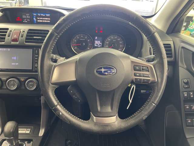 スバル フォレスター 2．0i－L アイサイト 岐阜県 2014(平26)年 9.6万km クリスタルブラックシリカ 純正ナビ/AM/FM/CD/DVD/USB/VTR/SD/フルセグTV/バックカメラ/衝突軽減ブレーキ/レーンキープアシスト/レーダークルーズコントロール/純正ドライブレコーダー/ETC/革巻きステアリング/X-MODE/横滑り防止/純正フロアマット/サイドバイザー/HIDヘッドライト/フォグランプ/純正17インチアルミホイール/リモコンキー/トノカバー