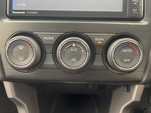 スバル フォレスター 2．0i－L アイサイト 岐阜県 2014(平26)年 9.6万km クリスタルブラックシリカ 純正ナビ/AM/FM/CD/DVD/USB/VTR/SD/フルセグTV/バックカメラ/衝突軽減ブレーキ/レーンキープアシスト/レーダークルーズコントロール/純正ドライブレコーダー/ETC/革巻きステアリング/X-MODE/横滑り防止/純正フロアマット/サイドバイザー/HIDヘッドライト/フォグランプ/純正17インチアルミホイール/リモコンキー/トノカバー