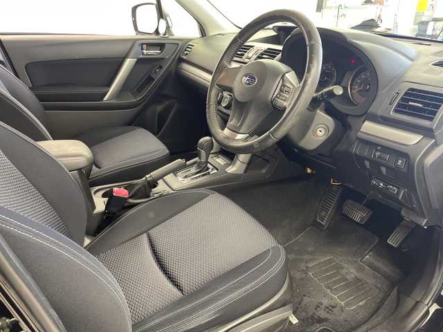 スバル フォレスター 2．0i－L アイサイト 岐阜県 2014(平26)年 9.6万km クリスタルブラックシリカ 純正ナビ/AM/FM/CD/DVD/USB/VTR/SD/フルセグTV/バックカメラ/衝突軽減ブレーキ/レーンキープアシスト/レーダークルーズコントロール/純正ドライブレコーダー/ETC/革巻きステアリング/X-MODE/横滑り防止/純正フロアマット/サイドバイザー/HIDヘッドライト/フォグランプ/純正17インチアルミホイール/リモコンキー/トノカバー