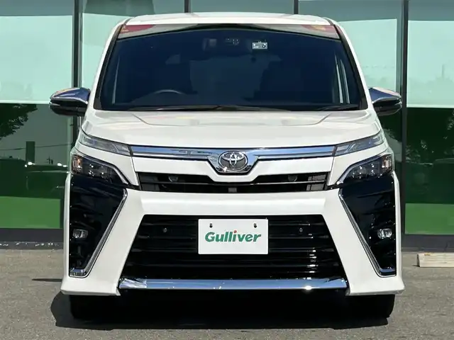 トヨタ ヴォクシー ZS 煌Ⅲ 和歌山県 2020(令2)年 4.7万km ホワイトパールクリスタルシャイン 純正9インチナビ/バックカメラ/フルセグTV/衝突軽減ブレーキ/クルーズコントロール/前後コーナーセンサー/オートライト/ドラレコ/ETC/両側パワスラ/ステリモ/LEDヘッドライト/フォグランプ