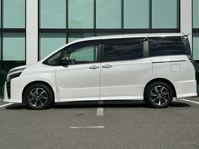 トヨタ ヴォクシー ZS 煌Ⅲ 和歌山県 2020(令2)年 4.7万km ホワイトパールクリスタルシャイン 純正9インチナビ/バックカメラ/フルセグTV/衝突軽減ブレーキ/クルーズコントロール/前後コーナーセンサー/オートライト/ドラレコ/ETC/両側パワスラ/ステリモ/LEDヘッドライト/フォグランプ