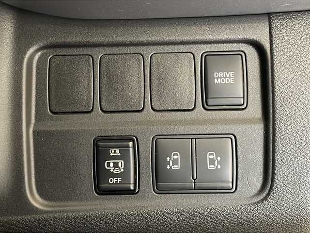 日産 セレナ e－パワー ハイウェイスター V 福井県 2020(令2)年 4.6万km ダイヤモンドブラック 純正10インチSDナビ(MM519D-L)/フルセグTV/BT/BD/DVD/CD/USB/SD/アラウンドビューモニター/パーキングアシスト/プロパイロット/エマージェンシーブレーキ/後側方車両検知警報(BSW)/車線逸脱支援/車線逸脱警報/標識認識システム/ETC2.0/ドライブレコーダー/ハンズフリーオートスライドドア/オートデュアルエアコン/オートライト/LEDヘッドライト/純正16インチアルミホイール/プッシュスタート/スマートキー