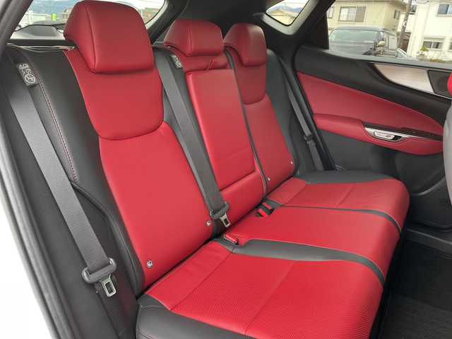 レクサス ＮＸ 350h Fスポーツ 神奈川県 2023(令5)年 1.1万km ホワイトノーヴァガラスフレーク Ｌｅｘｕｓ　Ｓａｆｅｔｙ　Ｓｙｓｔｅｍ＋/純正１４インチナビＴＶ/（Bluetooth/フルセグ）/赤黒レザーシート/3眼LEDヘッドライト/ヘッドアップディスプレイ/クリアランスソナー　/パワーバックドア/オートリトラミラー/パドルシフト　/ステアリングヒーター　/シートヒーター/エアーシート/パワーシート/後部席USBポート/後部席AC100V/1500W/荷室AC100V/1500W