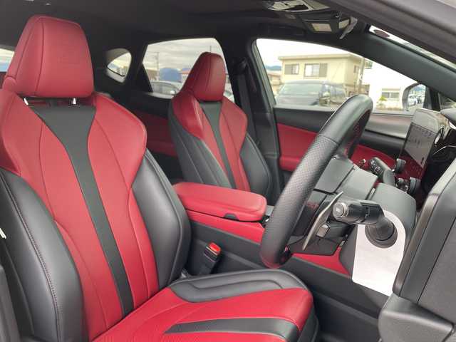 レクサス ＮＸ 350h Fスポーツ 神奈川県 2023(令5)年 1.1万km ホワイトノーヴァガラスフレーク Ｌｅｘｕｓ　Ｓａｆｅｔｙ　Ｓｙｓｔｅｍ＋/純正１４インチナビＴＶ/（Bluetooth/フルセグ）/赤黒レザーシート/3眼LEDヘッドライト/ヘッドアップディスプレイ/クリアランスソナー　/パワーバックドア/オートリトラミラー/パドルシフト　/ステアリングヒーター　/シートヒーター/エアーシート/パワーシート/後部席USBポート/後部席AC100V/1500W/荷室AC100V/1500W