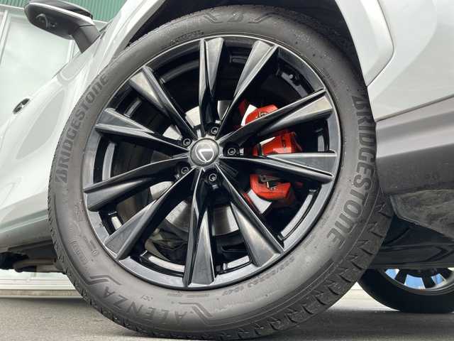 レクサス ＮＸ 350h Fスポーツ 神奈川県 2023(令5)年 1.1万km ホワイトノーヴァガラスフレーク Ｌｅｘｕｓ　Ｓａｆｅｔｙ　Ｓｙｓｔｅｍ＋/純正１４インチナビＴＶ/（Bluetooth/フルセグ）/赤黒レザーシート/3眼LEDヘッドライト/ヘッドアップディスプレイ/クリアランスソナー　/パワーバックドア/オートリトラミラー/パドルシフト　/ステアリングヒーター　/シートヒーター/エアーシート/パワーシート/後部席USBポート/後部席AC100V/1500W/荷室AC100V/1500W