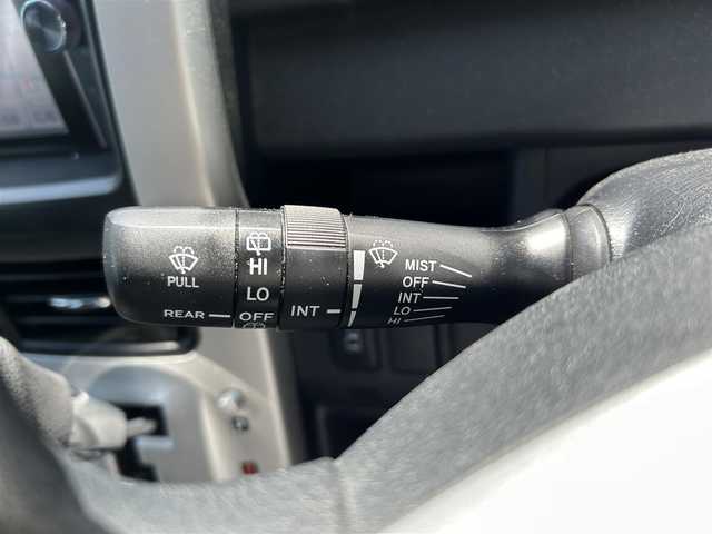 トヨタ ヴォクシー X Lエディション 新潟県 2013(平25)年 8.8万km シルバーM ワンオーナー/クルーズコントロール/etc/バックカメラ/片側パワースライドドア/ウィンカーミラー/フルセグテレビ/電動格納ミラー/オートライト/純正マット
