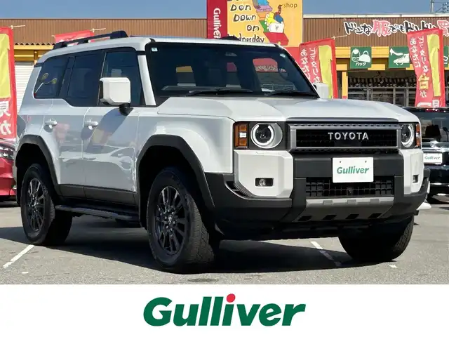 トヨタ ランドクルーザー ２５０ VX 群馬県 2024(令6)年 1.4万km プラチナホワイトパールマイカ 4WD/ワンオーナー/純正12.3型DAナビ・フルセグTV/パイオニアプレミアムサウンド/Bluetooth・USB・HDMI・ミラキャスト/パノラミックビューモニター/ムーンルーフ/前席ベンチレーション・ヒーター/運転席パワーシート/ステアリングヒーター/デジタルインナーミラー/パワーバックドア/セーフティセンス/トヨタチームメイト/プリクラッシュセーフティ/レーダークルーズコントロール/レーントレーシングアシスト/レーンディパーチャーアラート/オートマチックハイビーム/ブラインドスポットモニター/純正フロアマット/純正OP丸目ヘッドランプ/LEDフォグランプ/LEDリアフォグランプ/ブラックルーフレール/純正18インチアルミ/純正角目ヘッドランプ車載