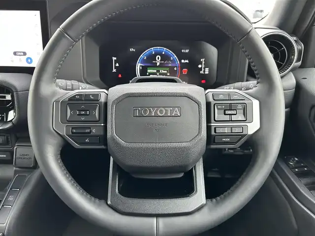 トヨタ ランドクルーザー ２５０ VX 群馬県 2024(令6)年 1.4万km プラチナホワイトパールマイカ 4WD/ワンオーナー/純正12.3型DAナビ・フルセグTV/パイオニアプレミアムサウンド/Bluetooth・USB・HDMI・ミラキャスト/パノラミックビューモニター/ムーンルーフ/前席ベンチレーション・ヒーター/運転席パワーシート/ステアリングヒーター/デジタルインナーミラー/パワーバックドア/セーフティセンス/トヨタチームメイト/プリクラッシュセーフティ/レーダークルーズコントロール/レーントレーシングアシスト/レーンディパーチャーアラート/オートマチックハイビーム/ブラインドスポットモニター/純正フロアマット/純正OP丸目ヘッドランプ/LEDフォグランプ/LEDリアフォグランプ/ブラックルーフレール/純正18インチアルミ/純正角目ヘッドランプ車載